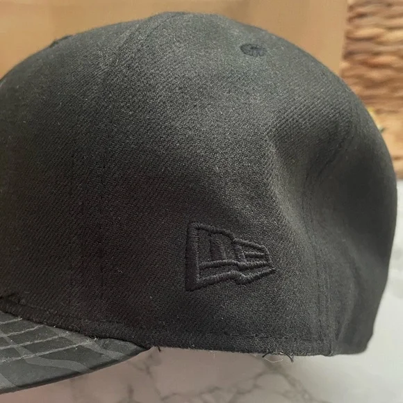 Limited edition New Era Raptors hat - Picture 2 of 6